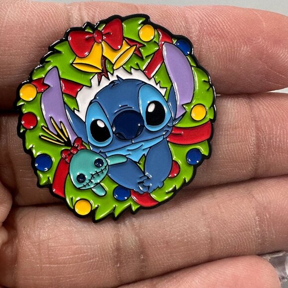 Stitch Scrump Lapel Pin Christmas Wreath Accessories Jewelry Brooch Badge Pin - Picture 5 of 8